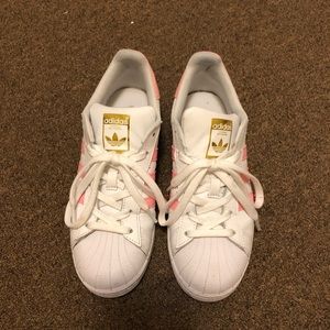 Adidas Superstar Women’s pink stripes